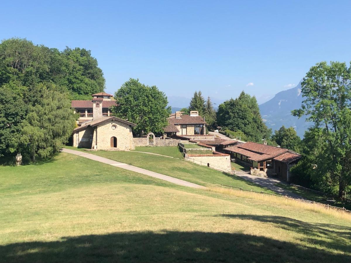 Au Pied Du Vercors Tout Est Permis La Riviere  Exteriör bild